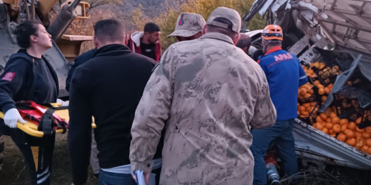 Bitlis’te Kamyonet Şarampole Yuvarlandı; Baba Öldü, Oğlu Yaralı