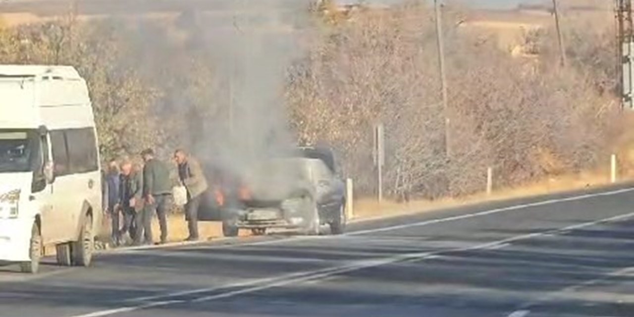 Elazığ’da, otomobil alev alev yandı