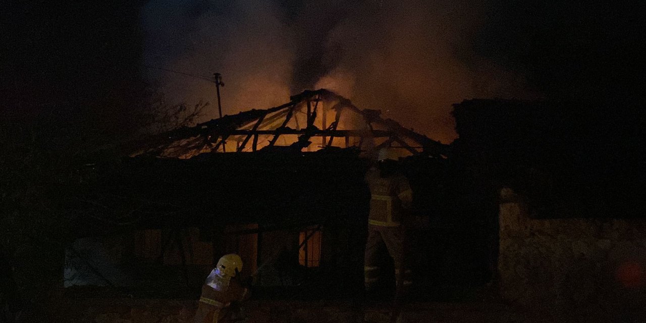 Karabük'te ev yangını: 1 kişi dumandan etkilendi