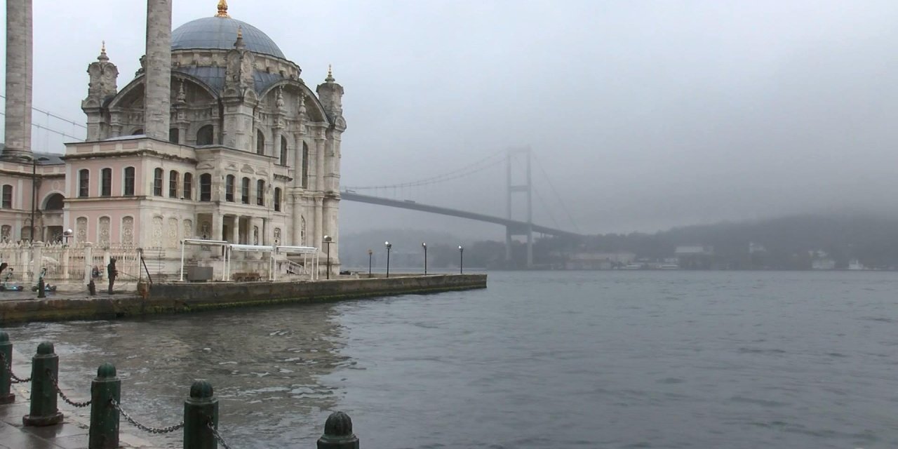 İstanbul Boğazı'nda Sis Etkili Oluyor