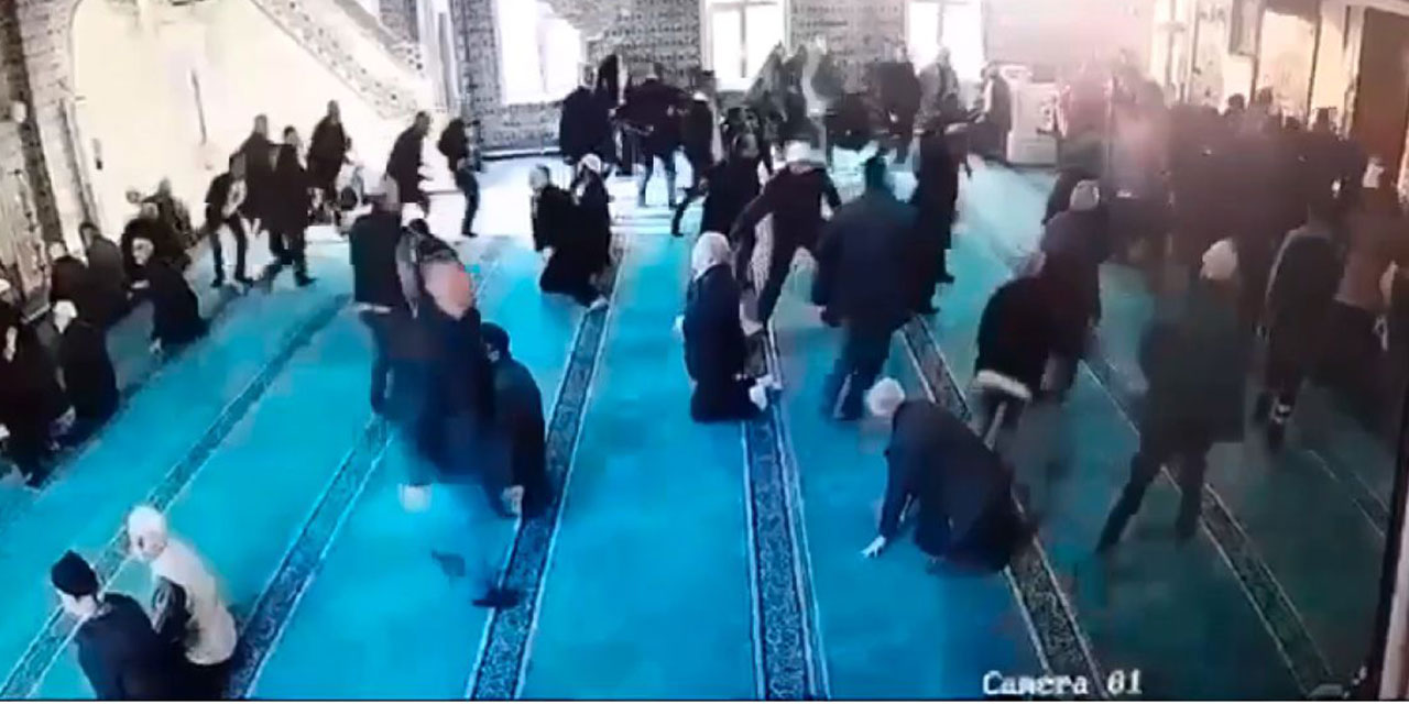 Rize'de 4.7'lik depremde camideki panik anları kamerada