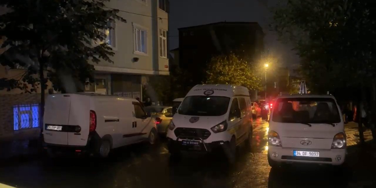 İstanbul- Arnavutköy'de tartıştığı eşini bıçakla ağır yaralayan adam adliyeye sevk edildi  / Ek görüntü ve bilgi
