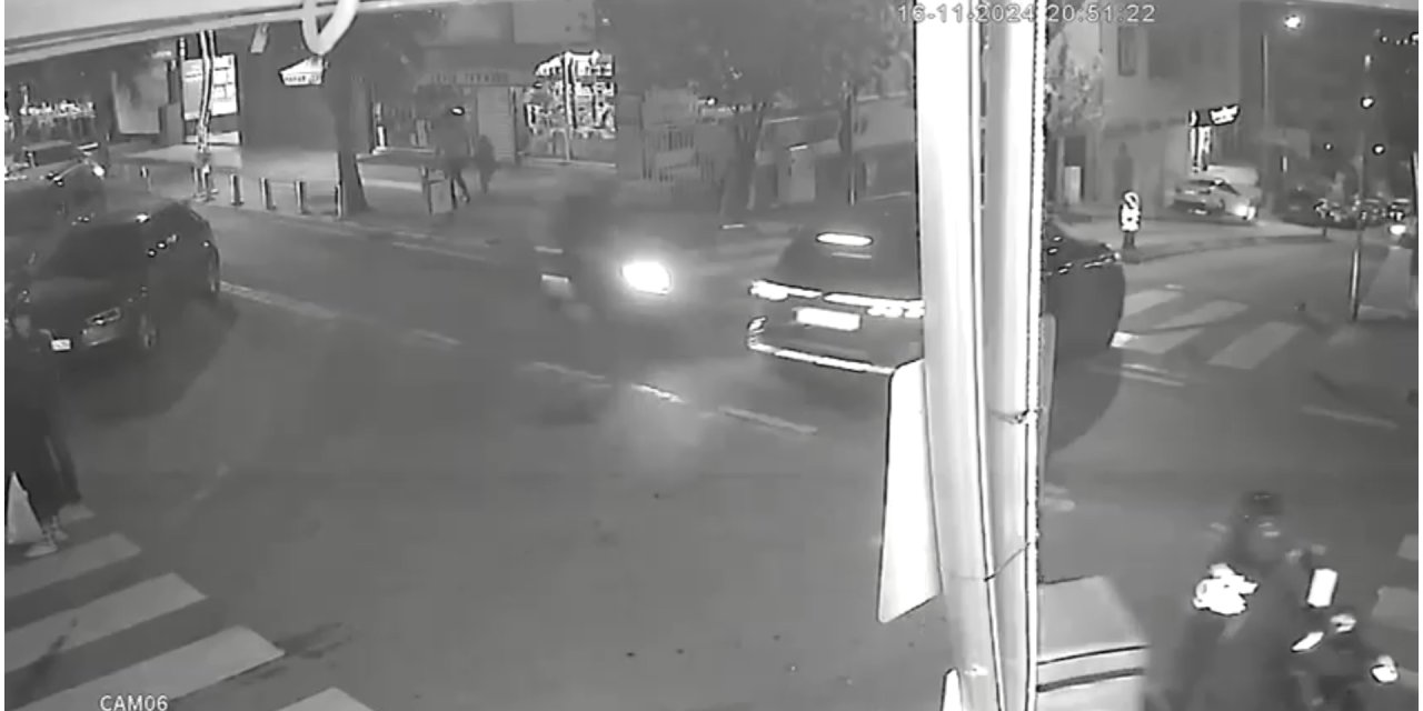 Ciple çarpışan motosikletteki 2 kişi yaralandı; kaza anı kamerada