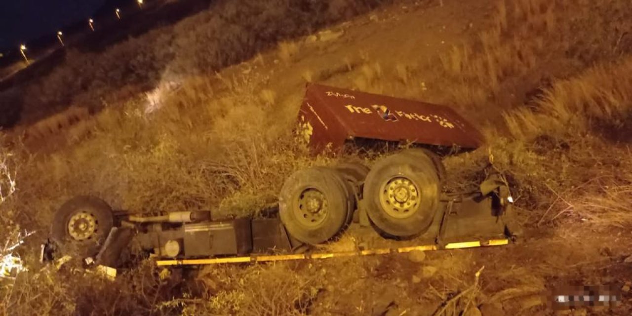 Kamyon, Şarampole Yuvarlandı: 1 Ölü