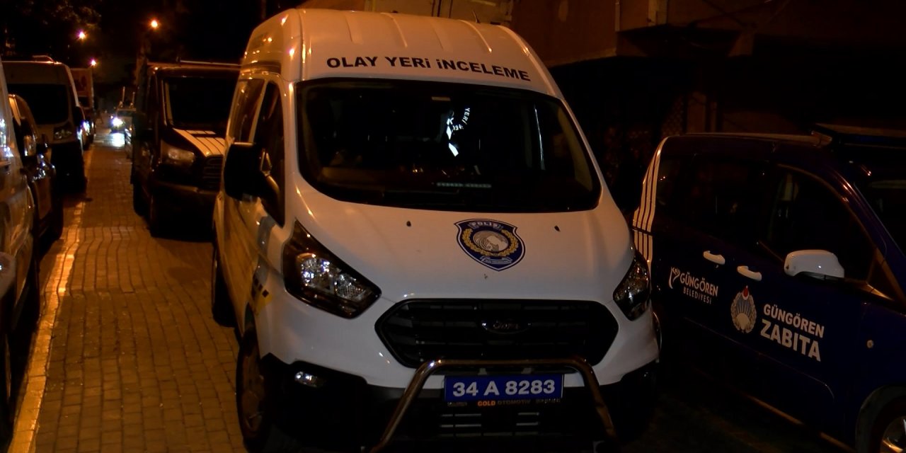 Güngören'de Beton Çöktü, Oluşan Çukura Düşen 2 Yaralandı