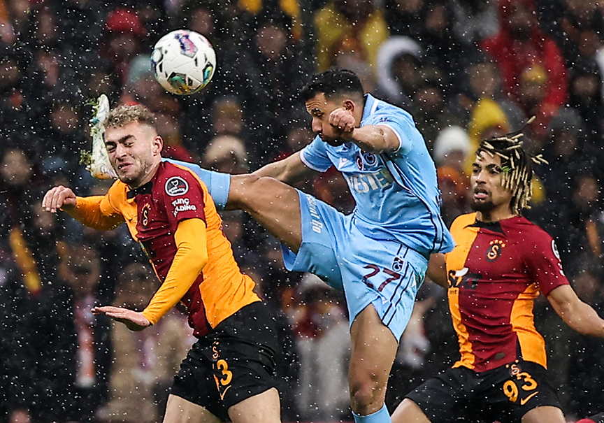 Lider Galatasaray Trabzonspor'u da devirdi