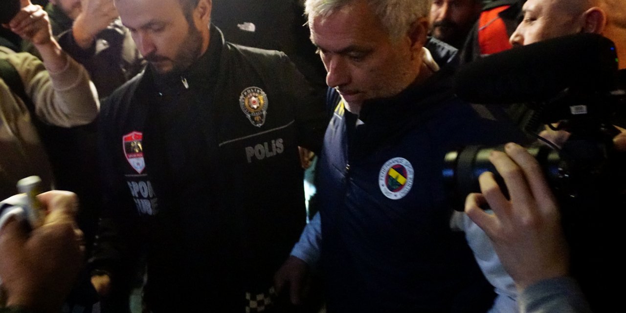 Fenerbahçe kafilesi, Kayseri’de coşkuyla karşılandı