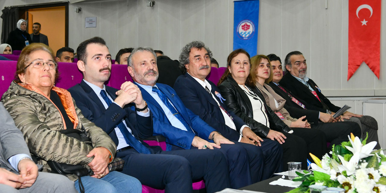 Başkan Kaya, yürüme engelli eski futbol antrenörüne akülü araç hediye etti