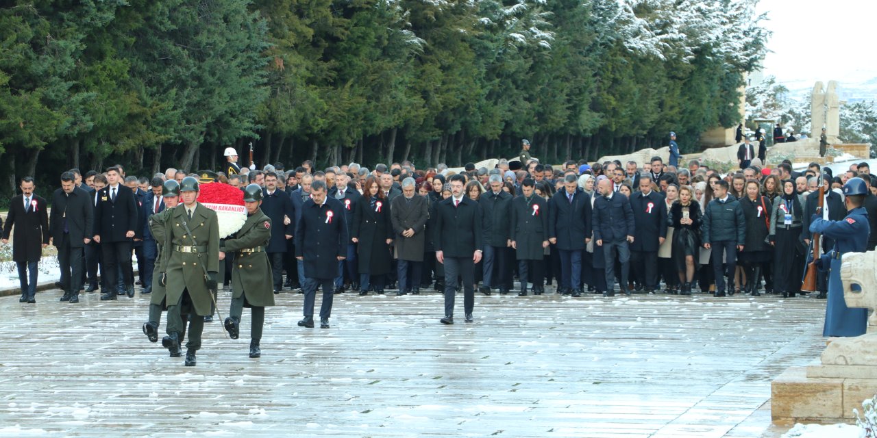 Bakan Tekin, Öğretmenlerle Anıtkabir'i Ziyaret Etti