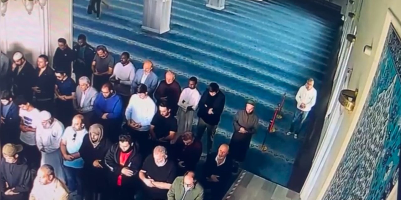 İstanbul - İstanbul’da camilerde vatandaşları soyan şüpheli suçüstü yakalandı; o anlar kamerada