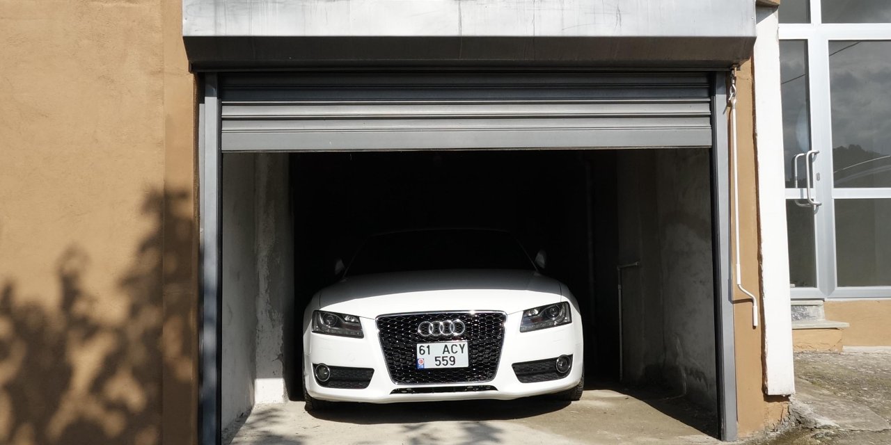 ‘Kopya Plakayı’ Değişti; Garajdaki Aracına Yine Ceza Geldi