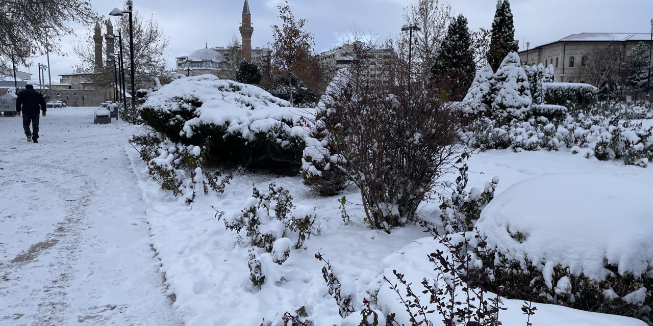 Sivas'ta 906 Yerleşim Yeri Kardan Ulaşıma Kapandı