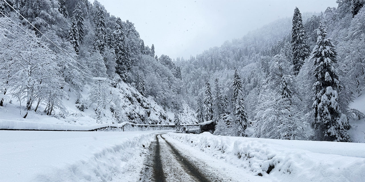 Ayder Yaylası'nda kar kalınlığı 1 metreye ulaştı