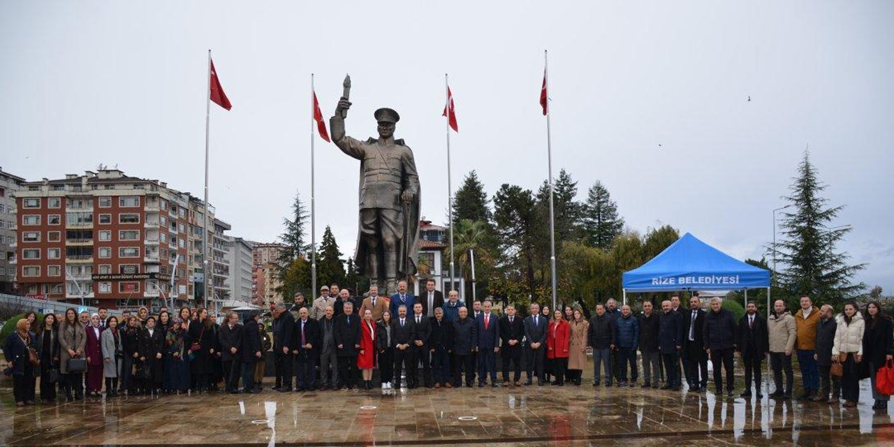Rize'de 24 Kasım Öğretmenler Günü Çelenk Sunma Töreni Gerçekleştirildi