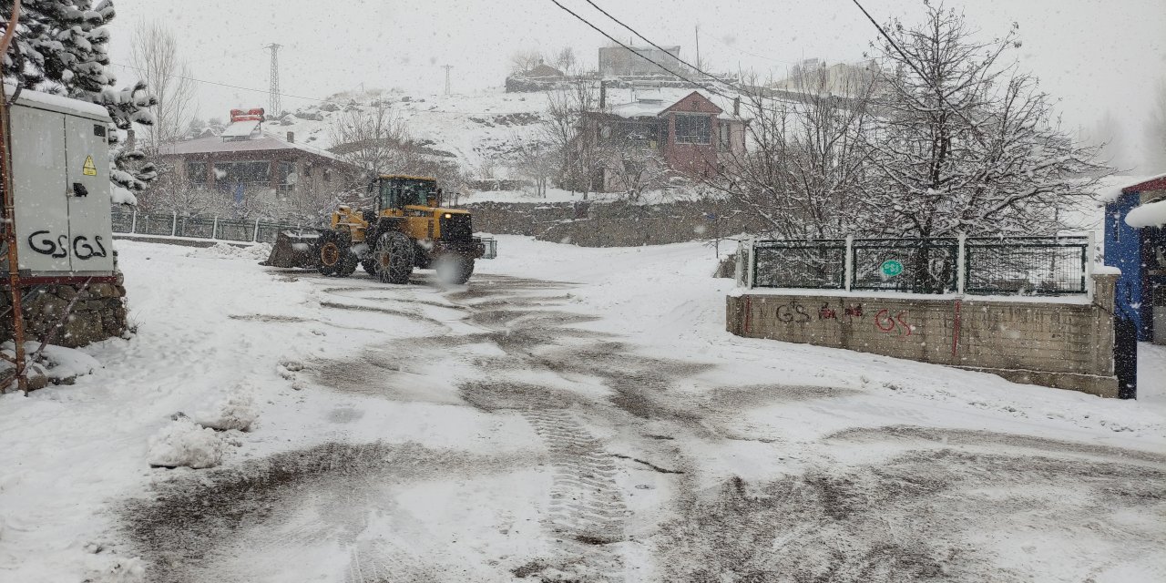Bingöl'de 67 Köy Yolu Ulaşıma Kapandı; 2 İlçede Eğitime Kar Engeli (2)