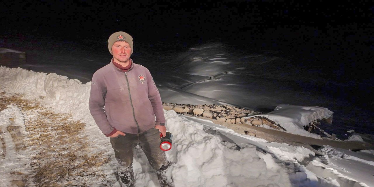 Yaylada kardan mahsur kalan baba-oğul ile hayvanları kurtarıldı