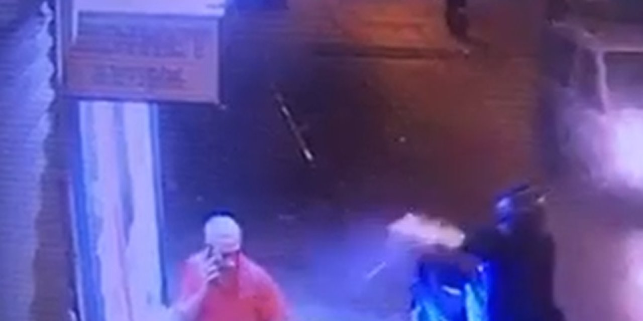 Kaldırımda Telefonla Konuşan Kişiye Çifte Tabancalı İnfaz Kamerada