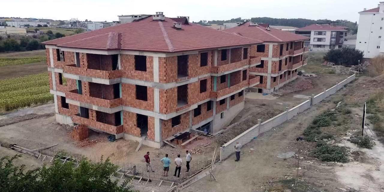 27 Daireli İnşaat İçin 'Uygunluk' Raporu Verilen Beton 'Kullanılamaz' Çıktı; Binalar Yıkıldı