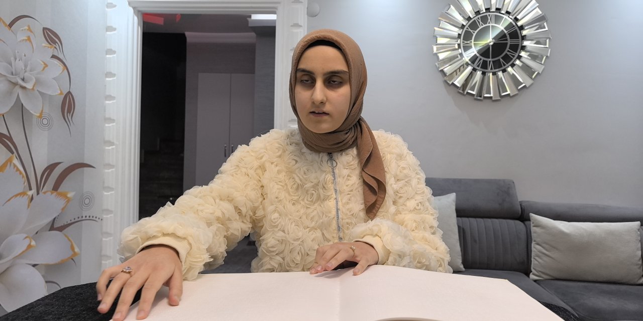 4 Dil Bilen Ve Piyano Çalan 16 Yaşındaki Görme Engelli Medine, Hafızlık Eğitimini De Tamamladı