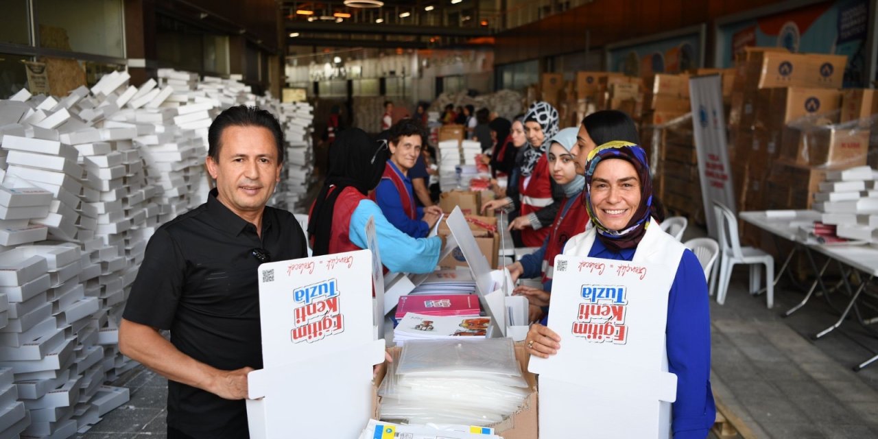 Tuzla Belediyesi'nden 50 Bin Öğrenciye Kırtasiye Desteği