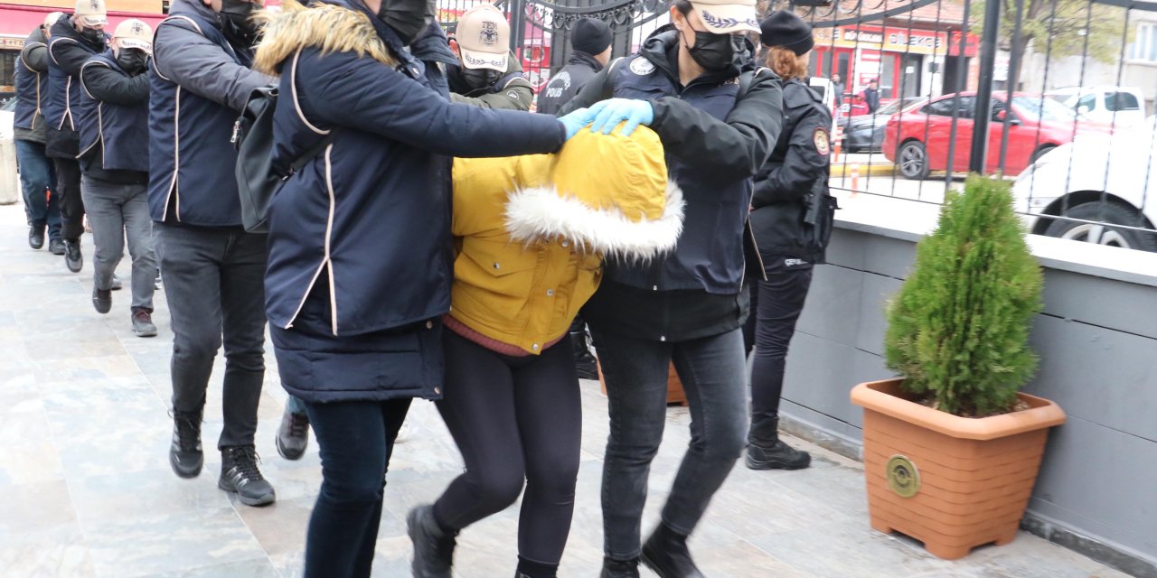 Terör operasyonunda gözaltına alınan 9 şüpheli adliyede