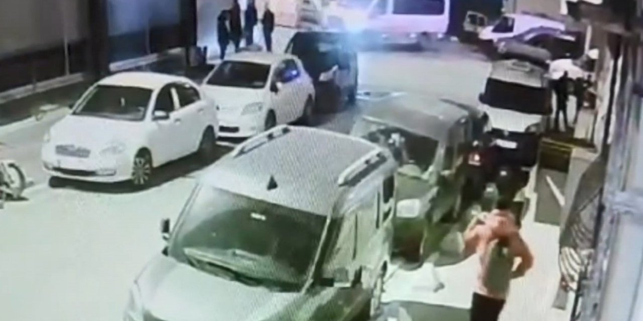 İstanbul - Esenyurt'ta okuldaki tartışma sonrası sınıf arkadaşlarını tekme tokat dövüp, babasını tehdit ettiler