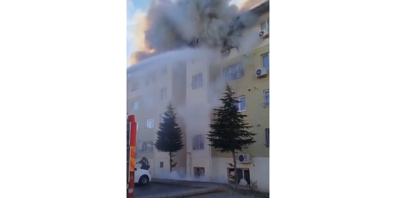 Apartman dairesinde yangında 2 kişi dumandan etkilendi