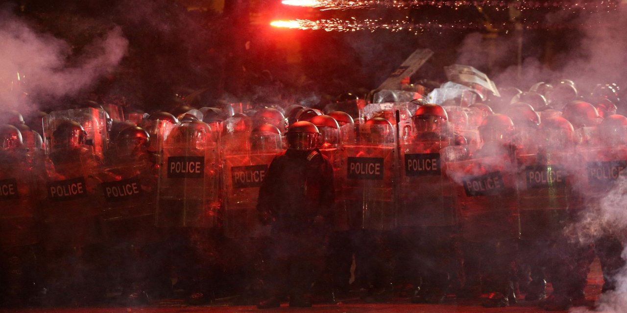 Gürcistan'da protestolar: 113 polis yaralı, 224 gösterici gözaltında