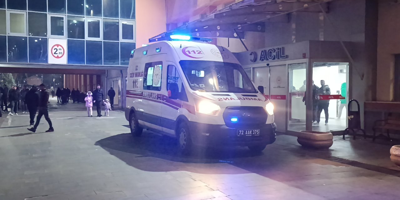 Tarlada çalışırken ayaklarını çapa makinesine kaptırıp, ağır yaralandı