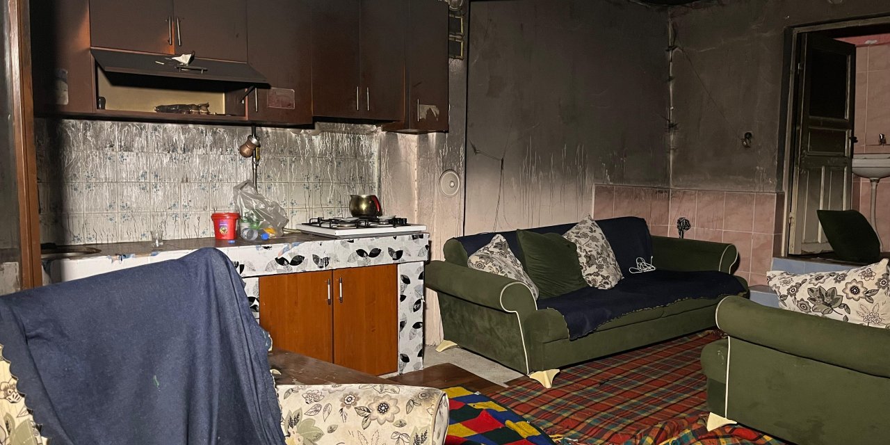 3 ay önce evden çıkan kiracının 2 kadın akrabası, eşya alma bahanesiyle geldiği daireyi ateşe verdi