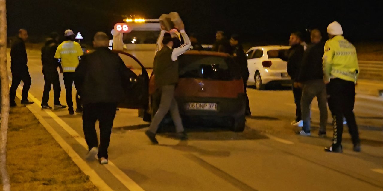 Otomobilin çarptığı motosikletli öldü, yakınları parke taşlarıyla araca saldırdı