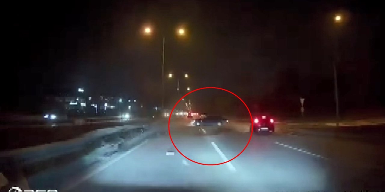 Yarıştığı öne sürülen sürücünün otomobili bariyerlere çarptı