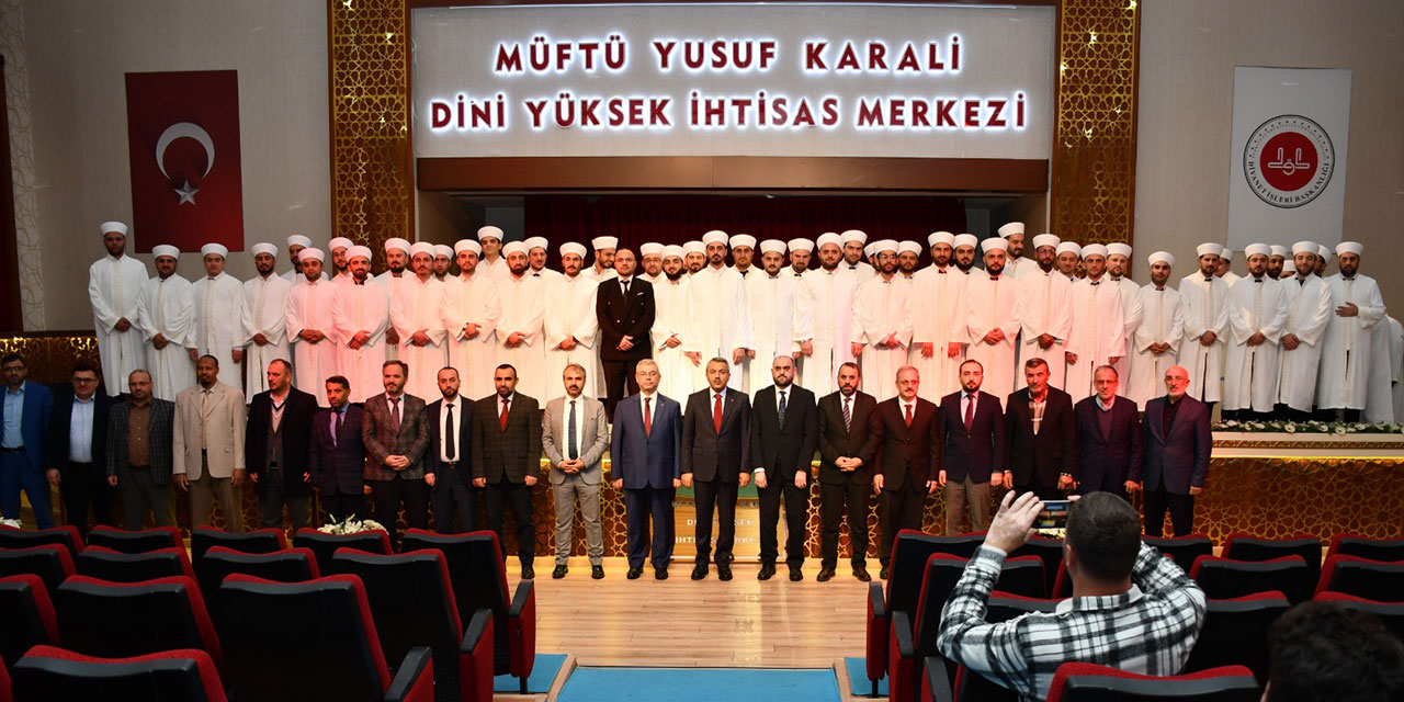 Rize'de 52 Aday Din Görevlisi için mezuniyet töreni yapıldı