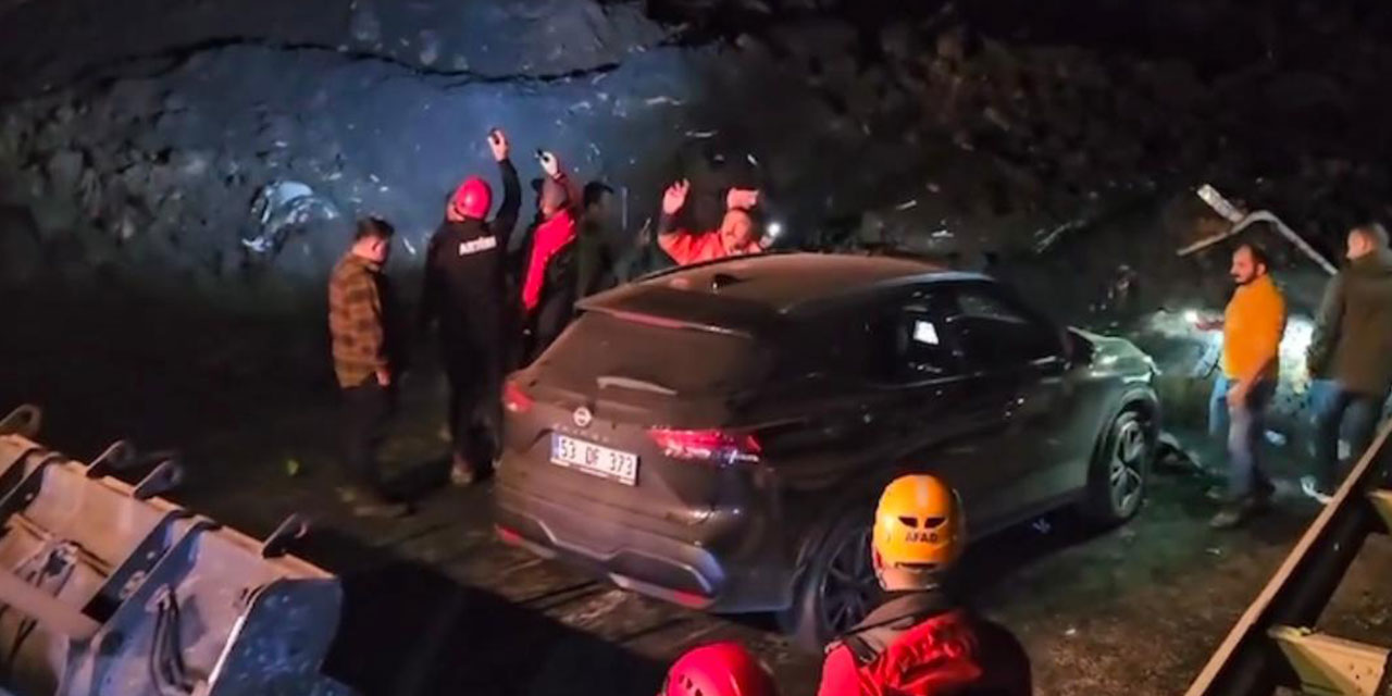 Artvin'de heyelan; Karadeniz Sahil Yolu ulaşıma kapandı