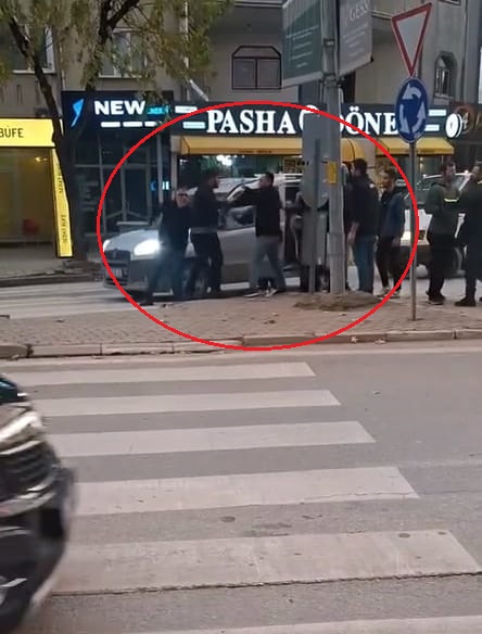 ‘Yol verme’ tartışması yumruklu kavgaya dönüştü