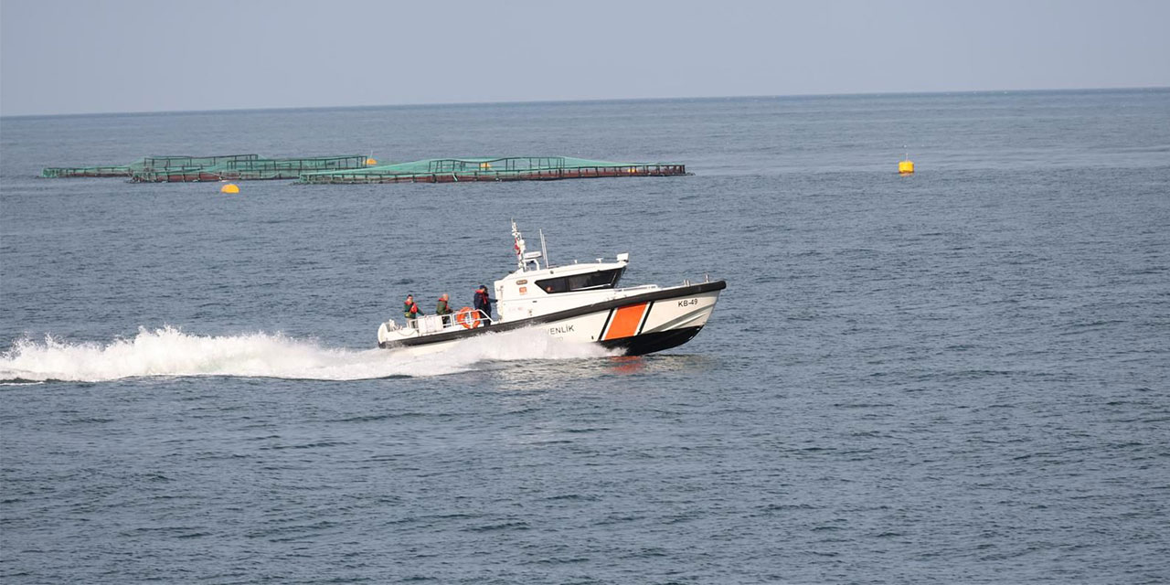 Karadeniz Sahil Yolu'ndaki Heyelan Nedeniyle Cenaze Sahil Güvenlik Botuyla Taşındı