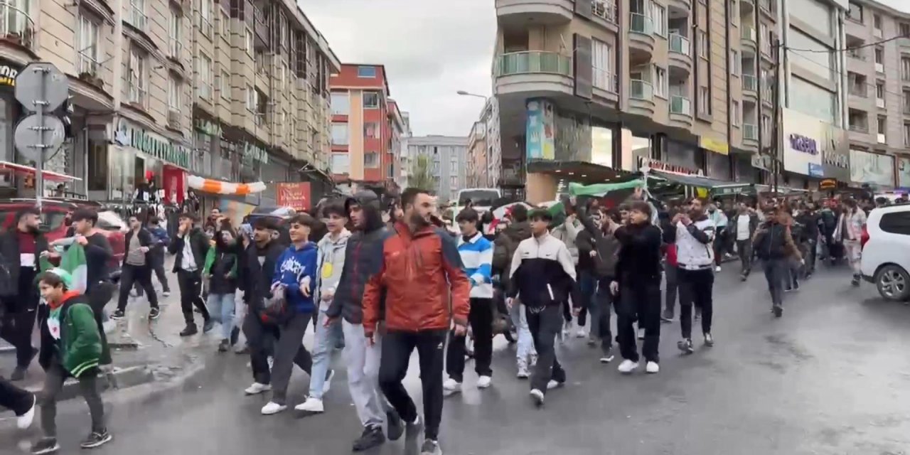İstanbul - Şişli'de konsolosluk binasına 'Özgür Suriye' bayrağı, Esenyurt ve Başakşehir'de kutlama - 4 / Ek görüntüyle geniş haber
