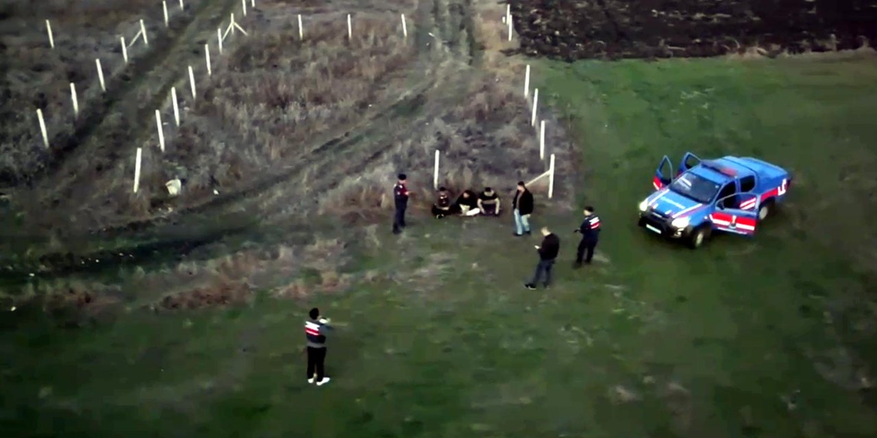 Hırsızlık şüphelileri dron destekli operasyonla tarlada yakalandı