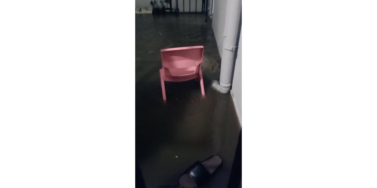 Beyoğlu'nda Yol Çöktü 2 Evi Su Bastı: "Yağmur Yağmasın Diye Dua Ediyoruz"