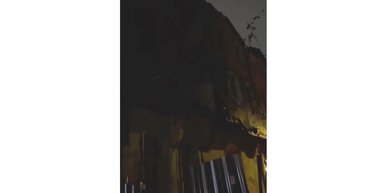 Fatih'te Metruk Binada Çökme Meydana Geldi; 3 Bina Tahliye Edildi