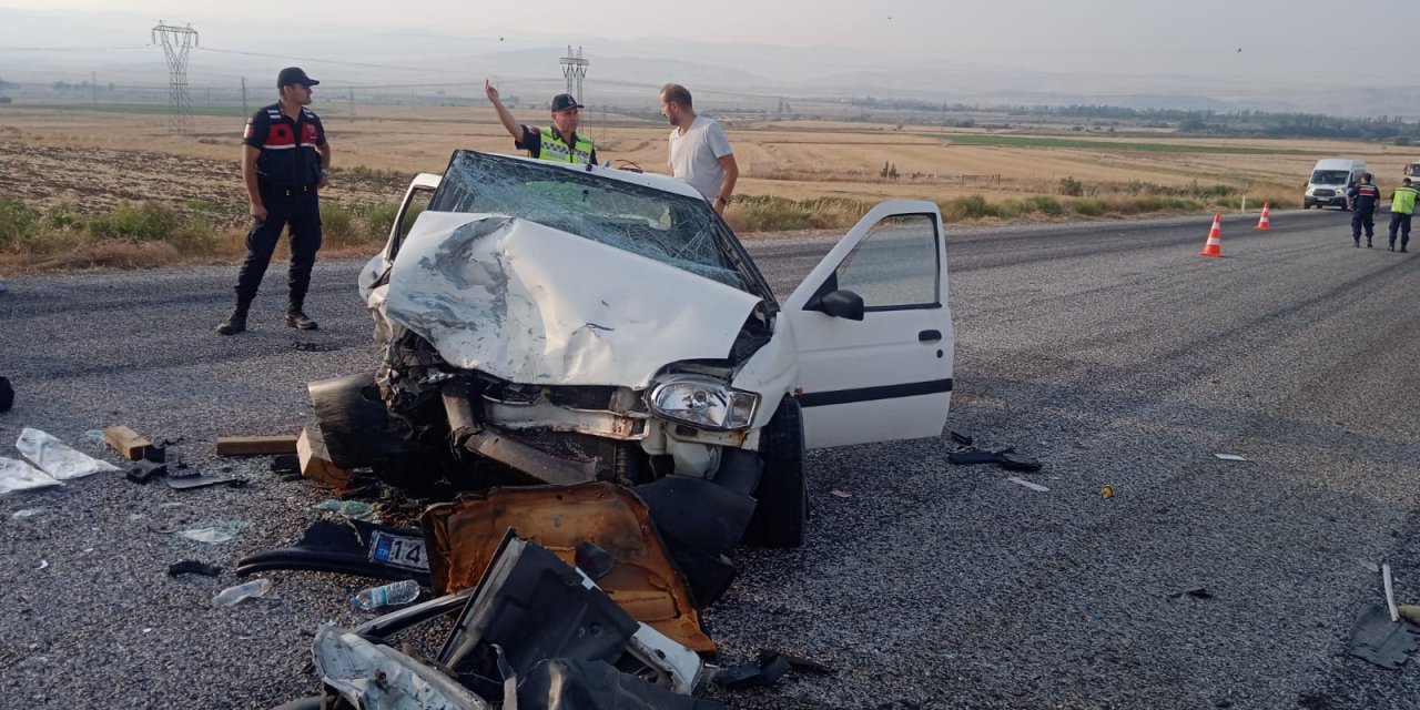 Çorum'da Otomobiller Çarpıştı: 2 Ölü, 5 Yaralı