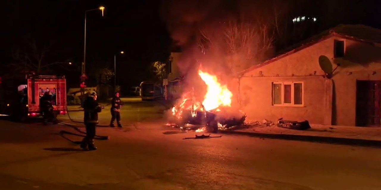 Edirne’de evin duvarına çarpan otomobil alev aldı:  4 ölü