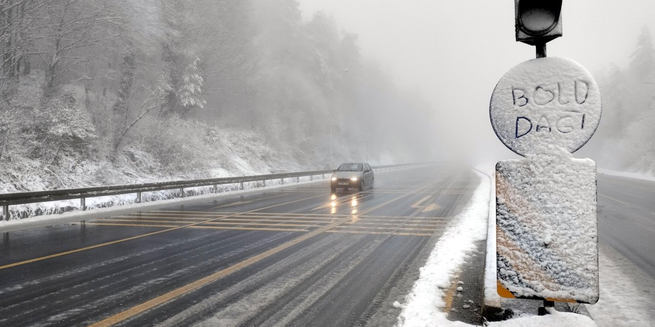 Bolu Dağı'nda Hafif Kar Yağışı Ve Sis