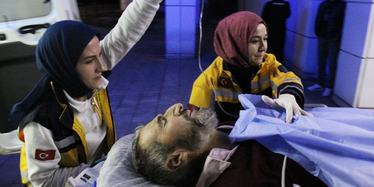 Torunu ile tartışan kişileri ayırmak istedi; pompalı tüfekle yaralandı