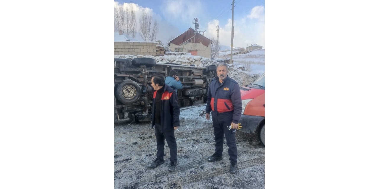 Öğretmenleri taşıyan minibüs devrildi; 12 yaralı