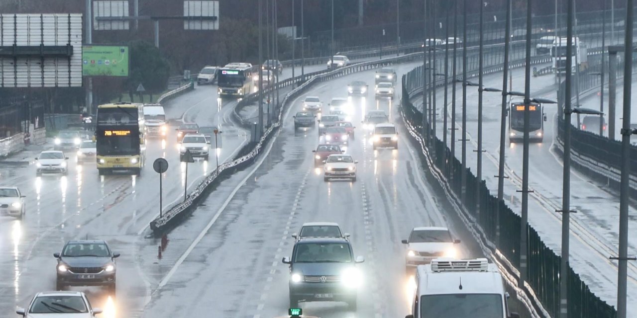 İstanbul'da Sağanak Yağış Etkili Oluyor