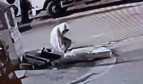 Esenyurt'ta yatağı böyle ateşe verdi