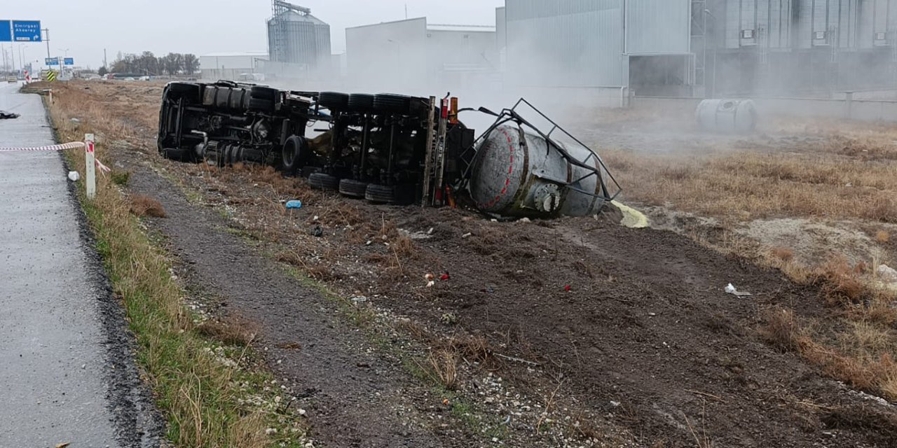 Devrilen asit yüklü tankerin şoförü öldü
