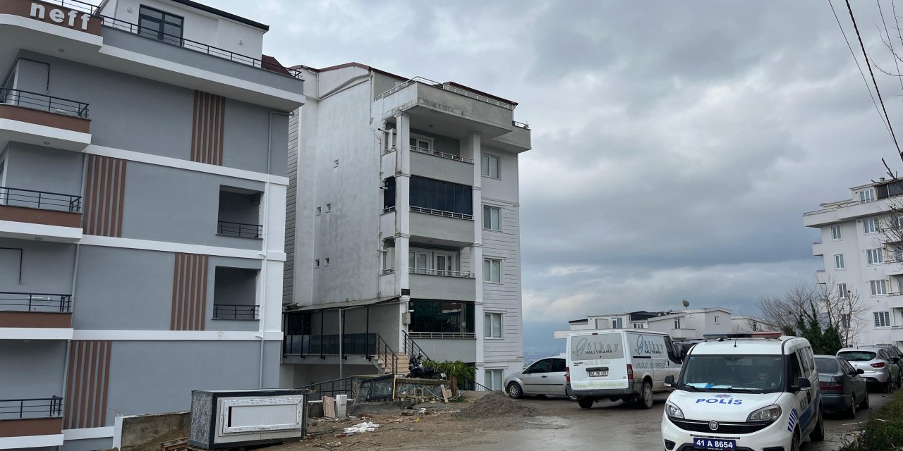 Tartıştığı eşini bıçakla yaraladı