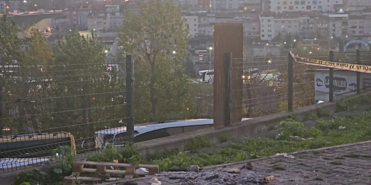 Bayrampaşa'da yaslandıkları tel çit koptu; 10 metre yükseklikten düşen iki kişi öldü